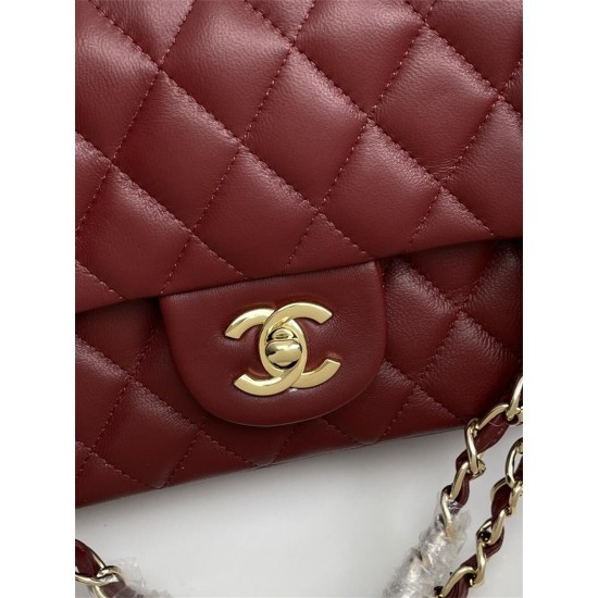 Chanel Classic 1112 Diamond-Quilted Crossbody Bag